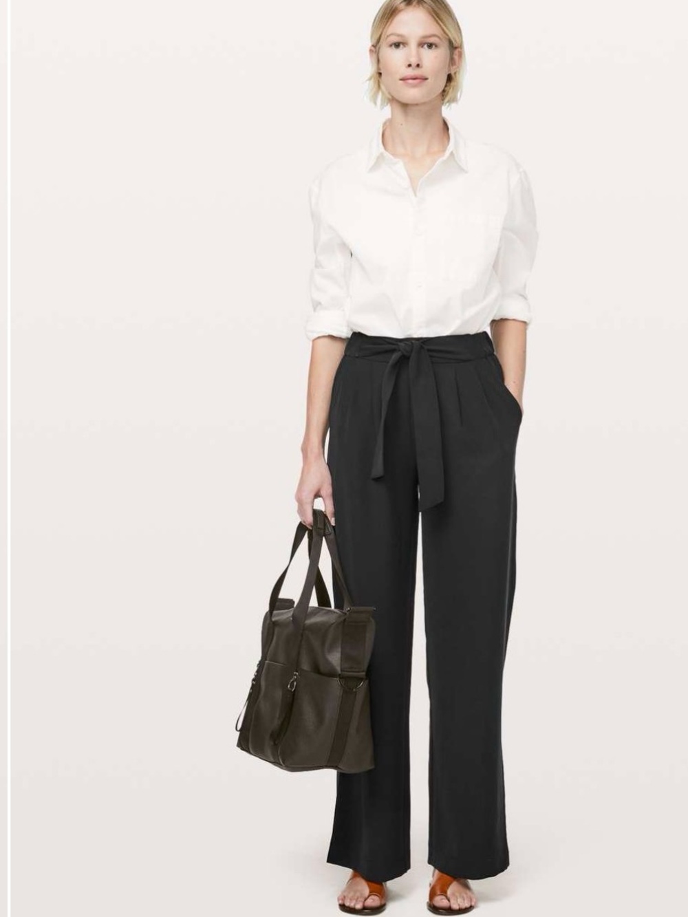 Lululemon Noir wide leg pants in size 8